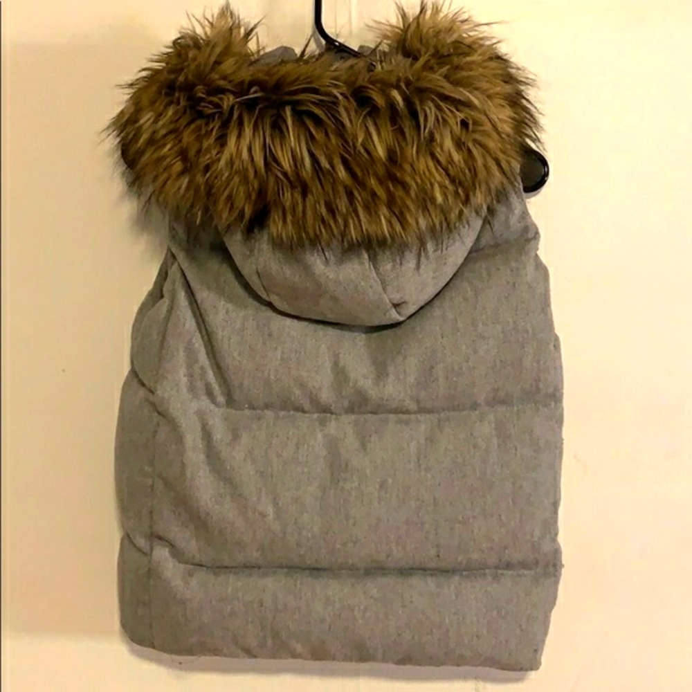 GAP gray sleeveless hooded fur vest size XS. - Picture 7 of 9